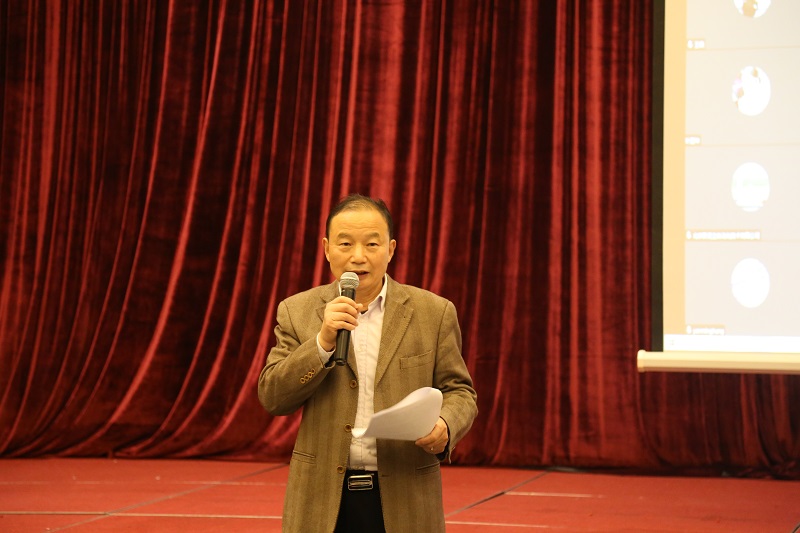 中国造药设备行业协会第七届会员大会成功召开，第六届理事会副理事长查国才在商丘分会场颁发讲话